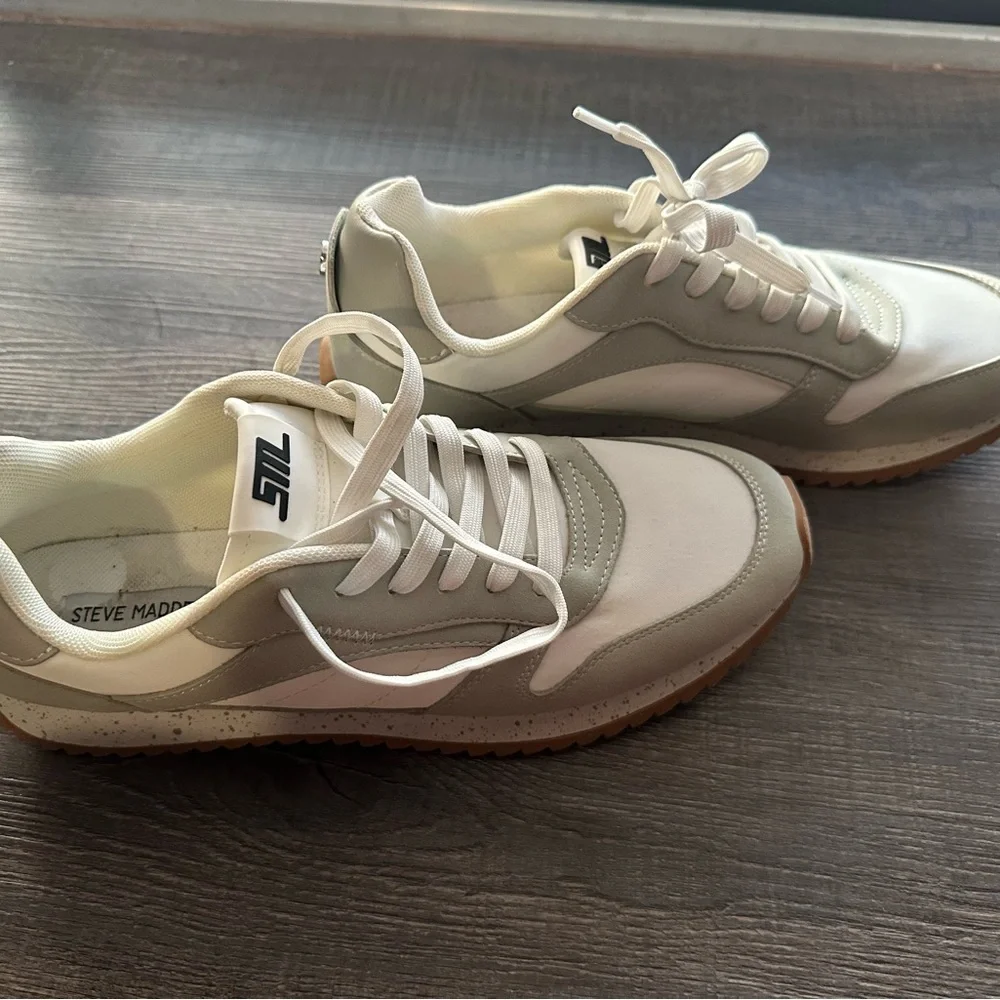 Steve Madden Kincade White and Gray Sneakers size 9.5 - Picture 3 of 10